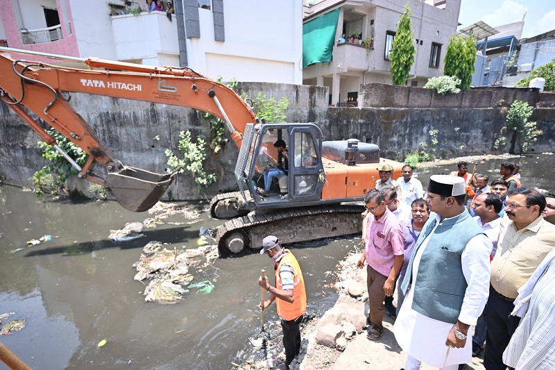 भोपाल शहर के सभी नाले-नालियों का वृहद सफाई अभियान शुरू भोपाल शहर के सभी नाले-नालियों का वृहद सफाई अभियान शुरू