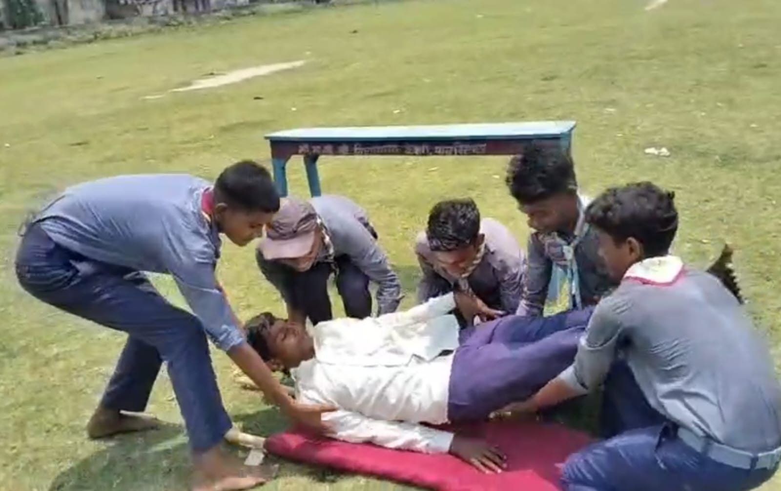 अररिया फोटो:स्काउट गाइड मॉकड्रिल करते अररिया फोटो:स्काउट गाइड मॉकड्रिल करते