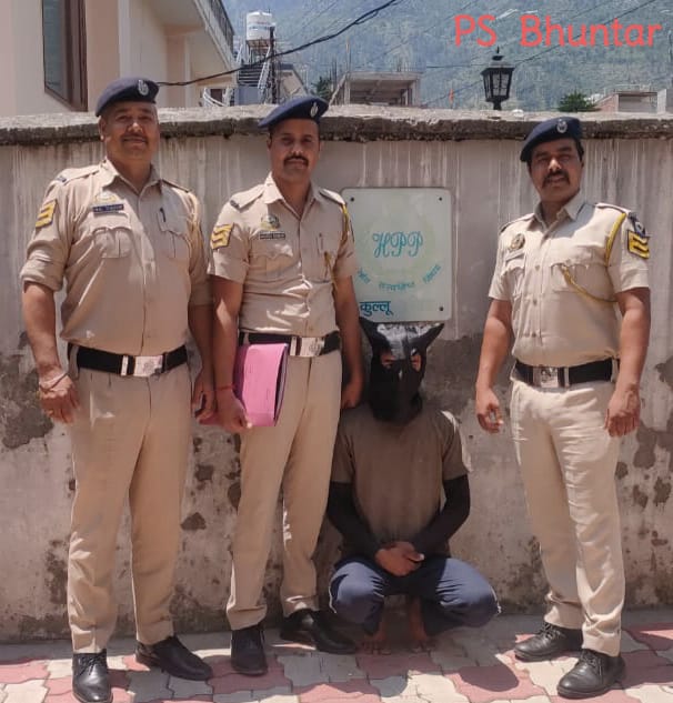 चरस के साथ
