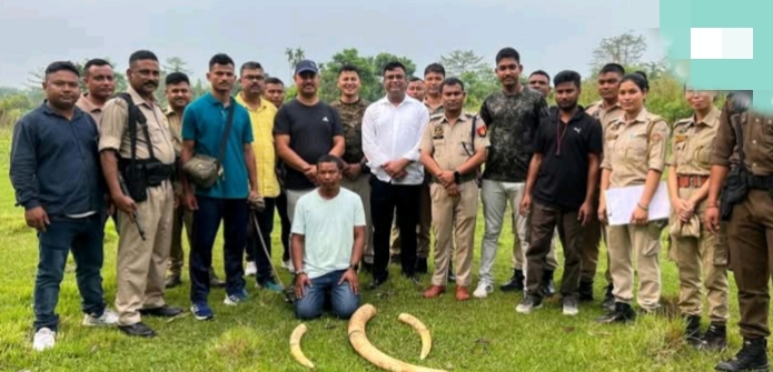चिरांग जिले में हाथी दांत के साथ गिरफ्तार तस्करों की तस्वीर। चिरांग जिले में हाथी दांत के साथ गिरफ्तार तस्करों की तस्वीर।