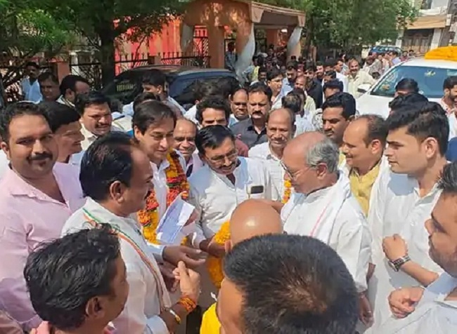 गुना प्रवास के दौरान दिग्विजय सिंह गुना प्रवास के दौरान दिग्विजय सिंह