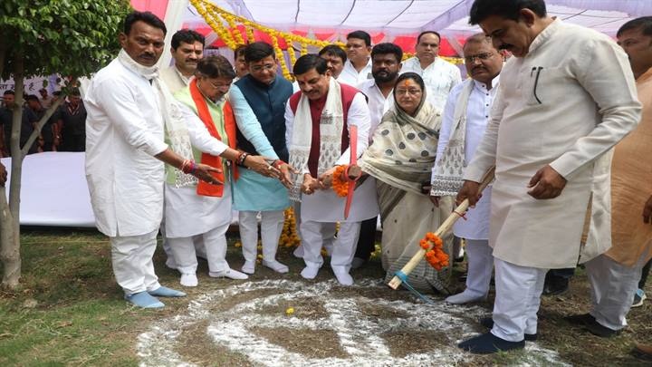 इंदौर में स्वामी विवेकानंद की विश्व की सबसे ऊंची प्रतिमा के लिए मुख्यमंत्री ने किया भूमिपूजन इंदौर में स्वामी विवेकानंद की विश्व की सबसे ऊंची प्रतिमा के लिए मुख्यमंत्री ने किया भूमिपूजन