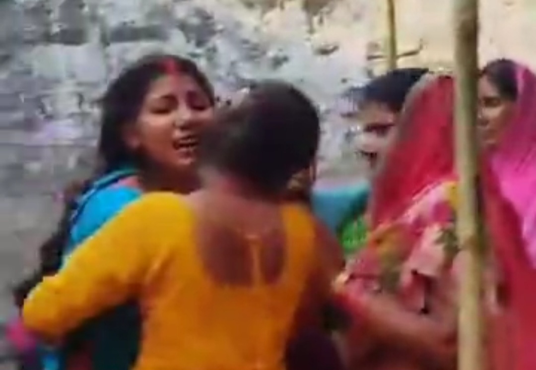 रोते-बिलखते परिजन रोते-बिलखते परिजन