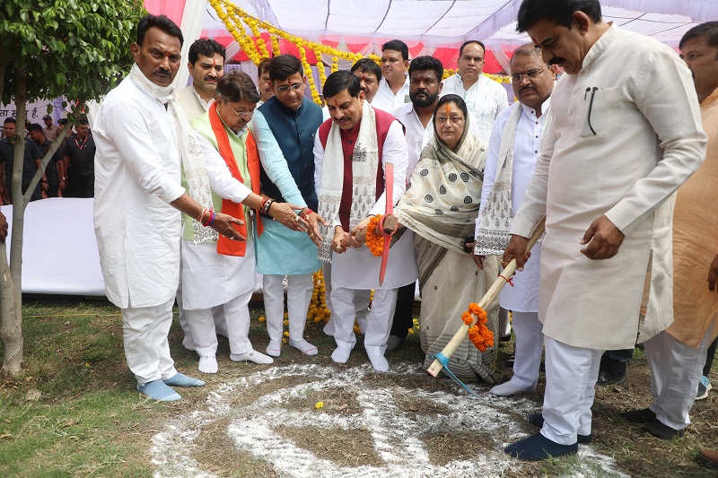 मुख्यमंत्री डॉ. मोहन यादव ने स्वामी विवेकानंद प्रतिमा के लिए भूमिपूजन किया मुख्यमंत्री डॉ. मोहन यादव ने स्वामी विवेकानंद प्रतिमा के लिए भूमिपूजन किया