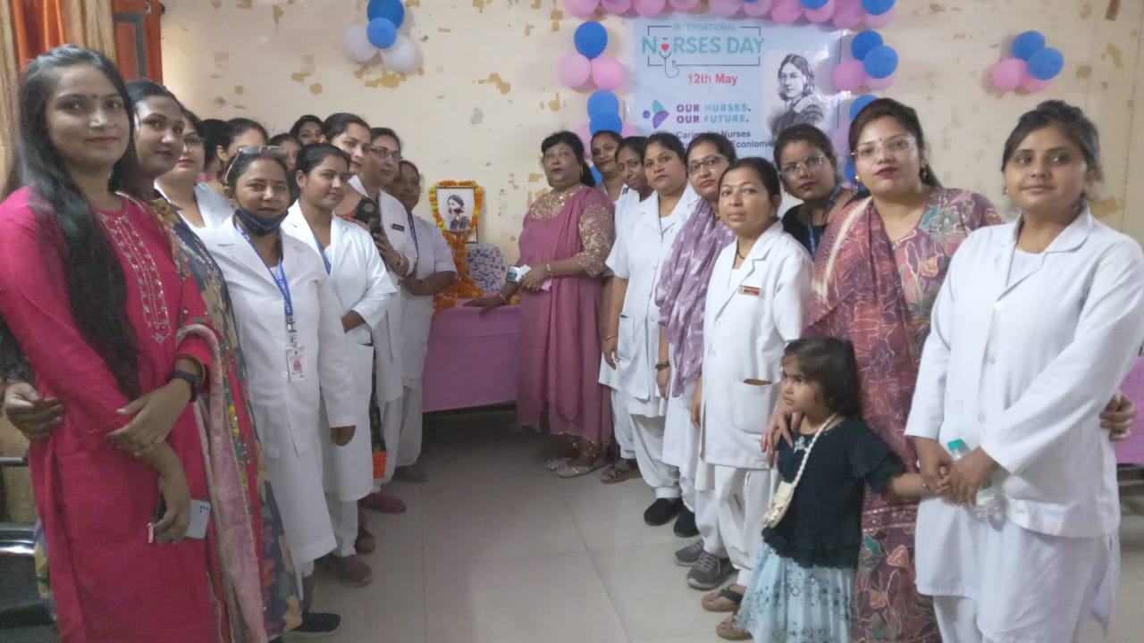पंडित दीनदयाल उपाध्याय संयुक्त जिला चिकित्सालय में नर्सेस संघ ने केक काटकर मनाया नर्सेज डे पंडित दीनदयाल उपाध्याय संयुक्त जिला चिकित्सालय में नर्सेस संघ ने केक काटकर मनाया नर्सेज डे