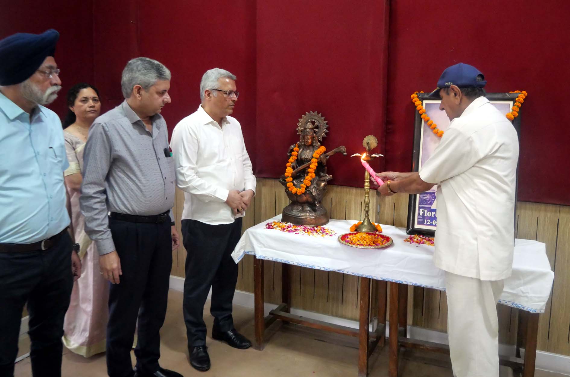 कार्यक्रम का शुभारंभ करते डॉ. डीपी वत्स। कार्यक्रम का शुभारंभ करते डॉ. डीपी वत्स।