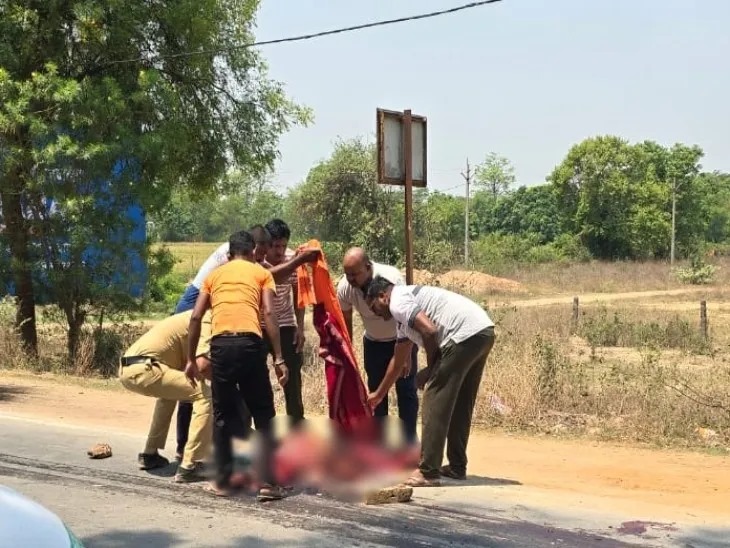 जांजगीर-चांपा में ट्रक ने स्कूटी को मारी टक्कर, LLB छात्रा की मौत, बहन घायल; हादसे के बाद भागा ड्राइवर जांजगीर-चांपा में ट्रक ने स्कूटी को मारी टक्कर, LLB छात्रा की मौत, बहन घायल; हादसे के बाद भागा ड्राइवर