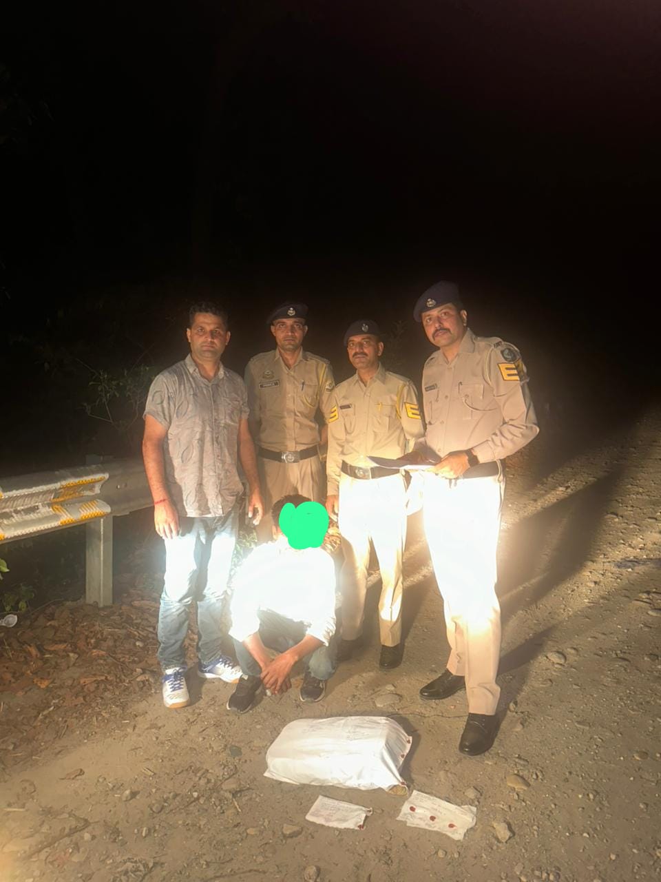 सिरमौर के पोंटा साहेब में 8 ग्राम स्मैक और 480 नशीले केप्सूल के साथ एक गिरफ्तार सिरमौर के पोंटा साहेब में 8 ग्राम स्मैक और 480 नशीले केप्सूल के साथ एक गिरफ्तार