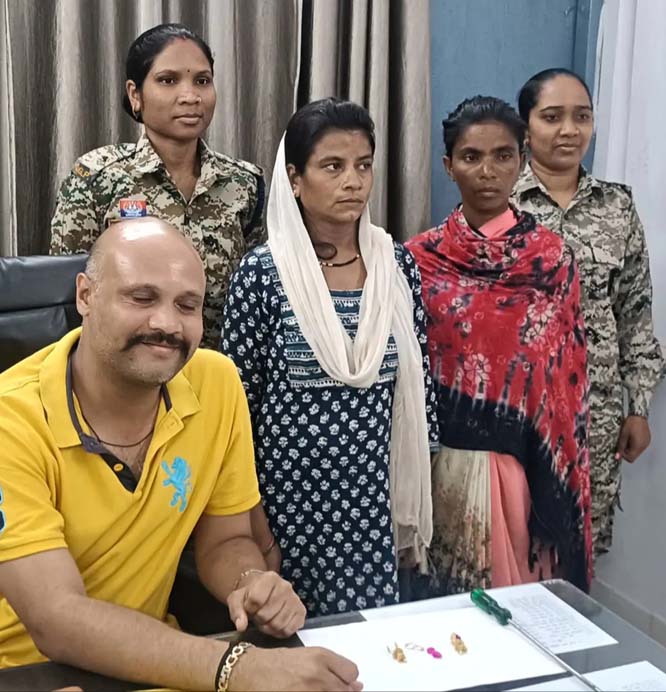गिरफ्तार 2 महिला आराेपित गिरफ्तार 2 महिला आराेपित