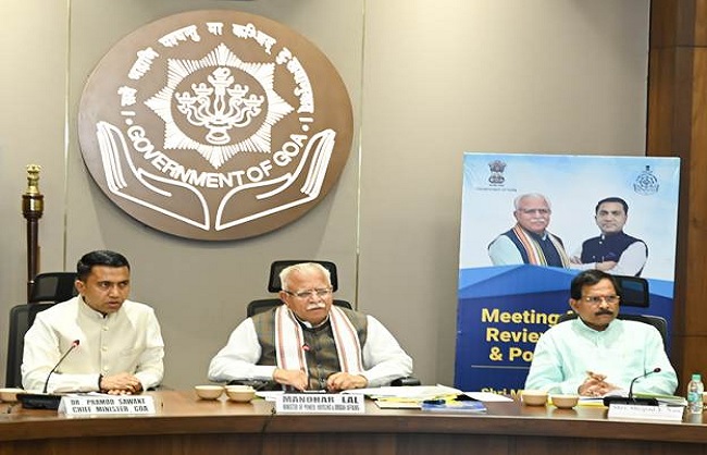 पणजी में बिजली क्षेत्र की प्रगति की समीक्षा करते मनोहर लाल और अन्य पणजी में बिजली क्षेत्र की प्रगति की समीक्षा करते मनोहर लाल और अन्य