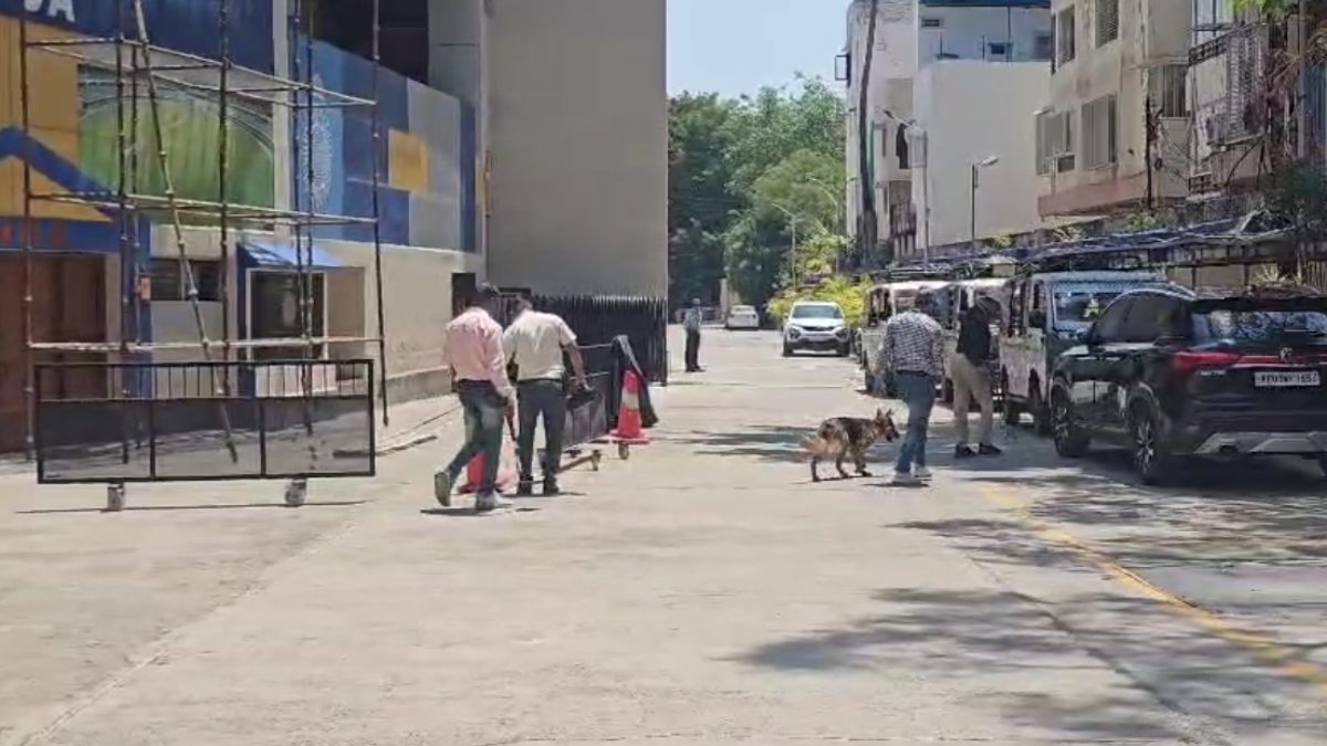 इंदौर के होल्कर स्टेडियम को चार दिन में दूसरी बार मिला धमकी भरा ईमेल इंदौर के होल्कर स्टेडियम को चार दिन में दूसरी बार मिला धमकी भरा ईमेल