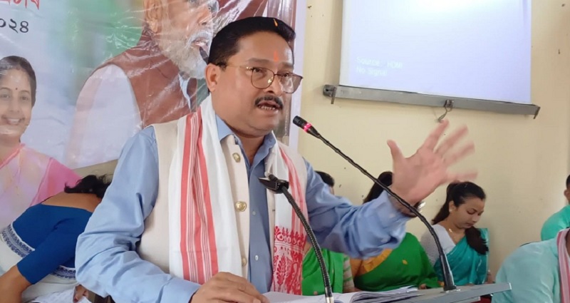 दिलीप सैकिया (फाइल फोटो) दिलीप सैकिया (फाइल फोटो)