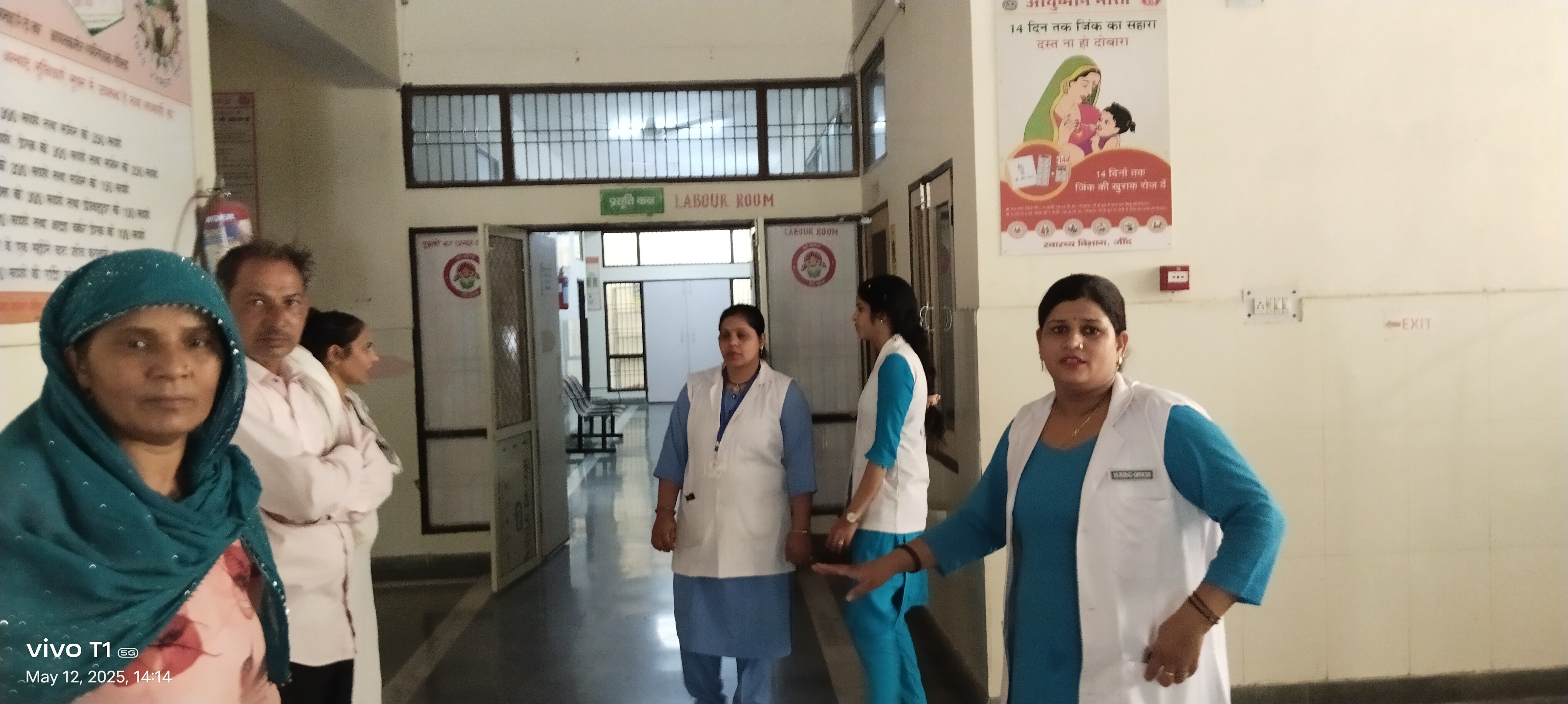 सीएचसी अलेवा में खाने को लेकर आमने-सामने पीडि़त पक्ष तथा कर्मचारी। सीएचसी अलेवा में खाने को लेकर आमने-सामने पीडि़त पक्ष तथा कर्मचारी।