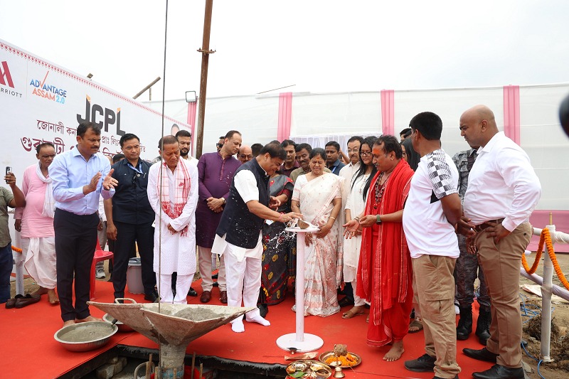 गुवाहाटी एयरपोर्ट रोड पर दो होटल परियोजनाओं के भूमिपूजन में शामिल मुख्यमंत्री डॉ हिमंत बिस्व सरमा। गुवाहाटी एयरपोर्ट रोड पर दो होटल परियोजनाओं के भूमिपूजन में शामिल मुख्यमंत्री डॉ हिमंत बिस्व सरमा।