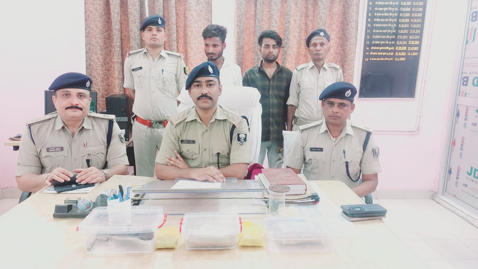 पुलिस गिरफ्त में अपराधी गिरोह के दोनो शातिर पुलिस गिरफ्त में अपराधी गिरोह के दोनो शातिर
