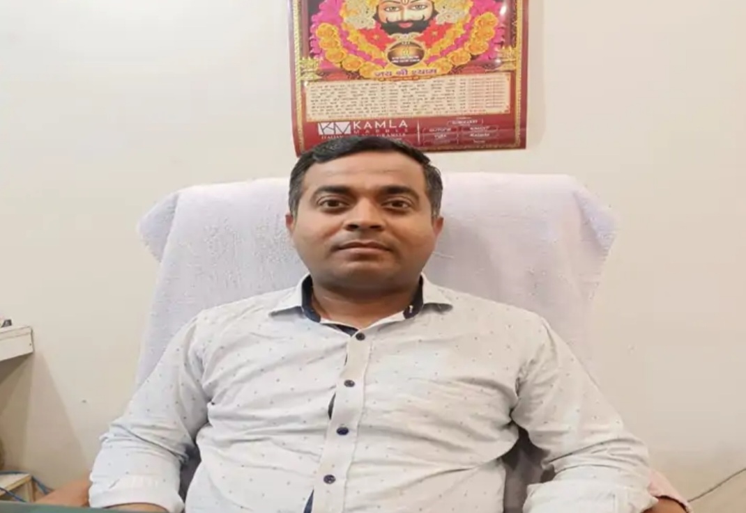 शिकायतकर्ता हनी गुलाटी शिकायतकर्ता हनी गुलाटी