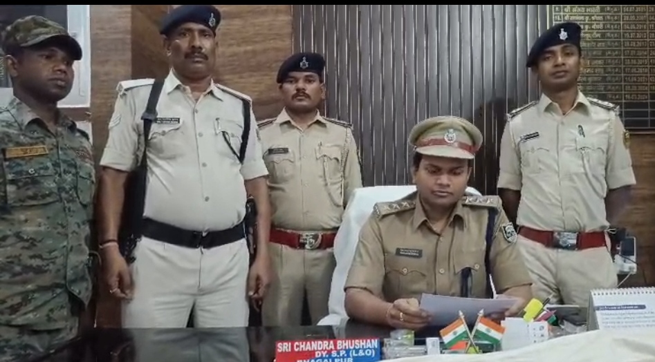 जानकारी देते डीएसपी जानकारी देते डीएसपी