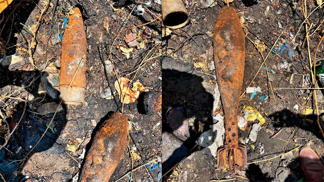 फोटो:पुणे में पिंपरी रेलवे स्टेशन के पास मिले पुराने तोपगोले फोटो:पुणे में पिंपरी रेलवे स्टेशन के पास मिले पुराने तोपगोले