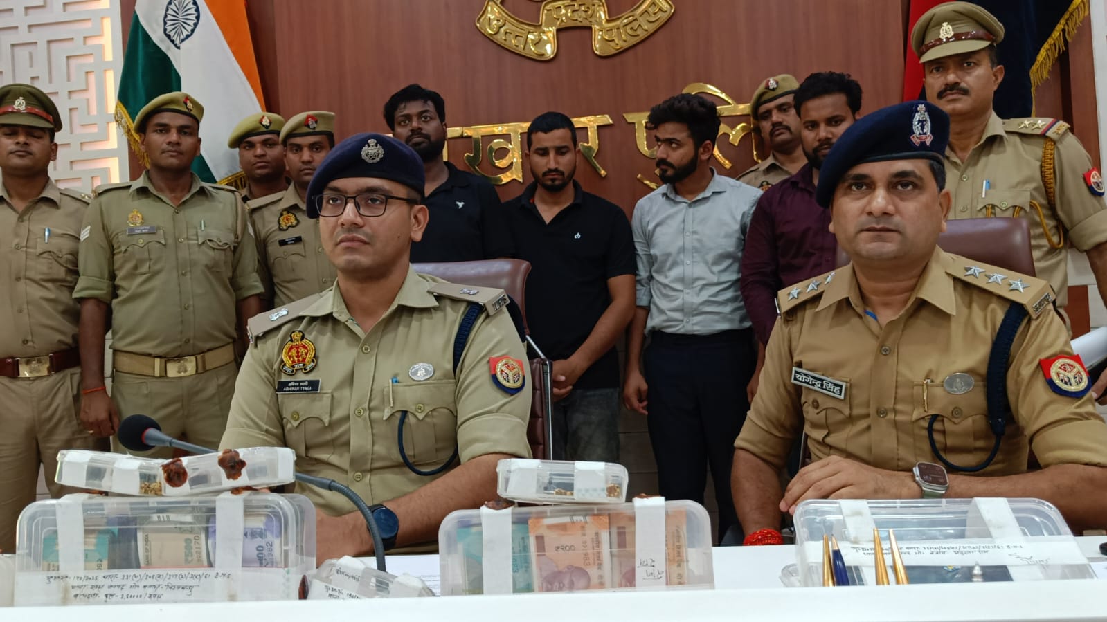 चोरी के माल समेत चार गिरफ्तार* चोरी के माल समेत चार गिरफ्तार*