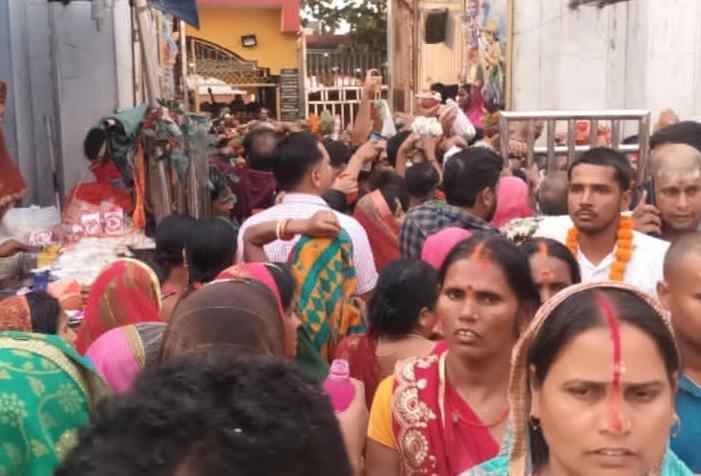 बैशाखी पूर्णिमा पर उमड़ी श्रद्धालुओं की भीड़ बैशाखी पूर्णिमा पर उमड़ी श्रद्धालुओं की भीड़