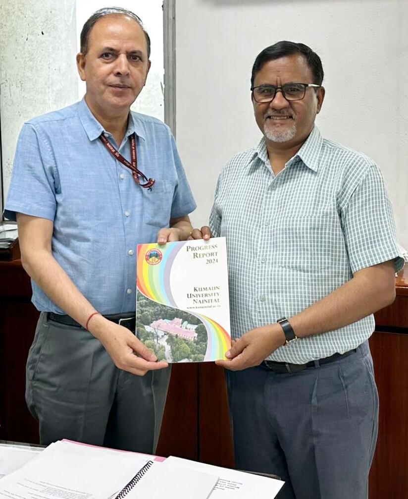 स्वास्थ्य एवं परिवार कल्याण मंत्रालय के महानिदेशक को जनसंख्या अनुसंधान केंद्र स्थापित करने का प्रस्ताव सोंपते कुलपति। स्वास्थ्य एवं परिवार कल्याण मंत्रालय के महानिदेशक को जनसंख्या अनुसंधान केंद्र स्थापित करने का प्रस्ताव सोंपते कुलपति।