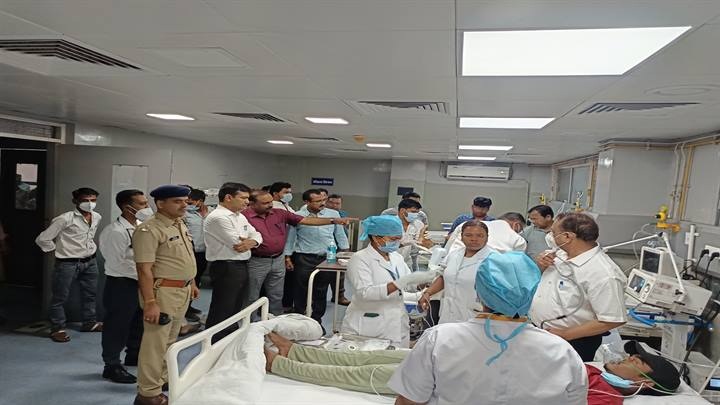 रायसेनः आपातकालीन परिस्थितियों की तैयारियों की जांच के लिए जिला अस्पताल में की गई मॉकड्रिल रायसेनः आपातकालीन परिस्थितियों की तैयारियों की जांच के लिए जिला अस्पताल में की गई मॉकड्रिल