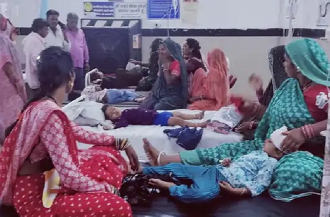 अस्पताल में भर्ती बीमार बच्चे अस्पताल में भर्ती बीमार बच्चे