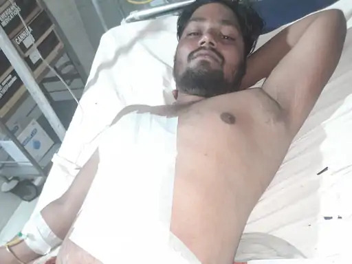 घायल अवस्था में मिथुन अस्पताल में उपचाराधीन। घायल अवस्था में मिथुन अस्पताल में उपचाराधीन।