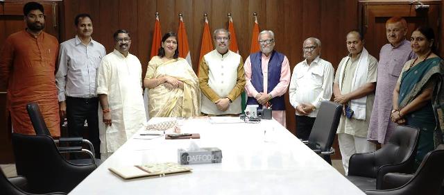 शिक्षा संस्कृति उत्थान न्यास का प्रतिनिधिमंडल मंगलवार को केंद्रीय शिक्षा मंत्री धर्मेंद्र प्रधान से मुलाकात के दौरान शिक्षा संस्कृति उत्थान न्यास का प्रतिनिधिमंडल मंगलवार को केंद्रीय शिक्षा मंत्री धर्मेंद्र प्रधान से मुलाकात के दौरान