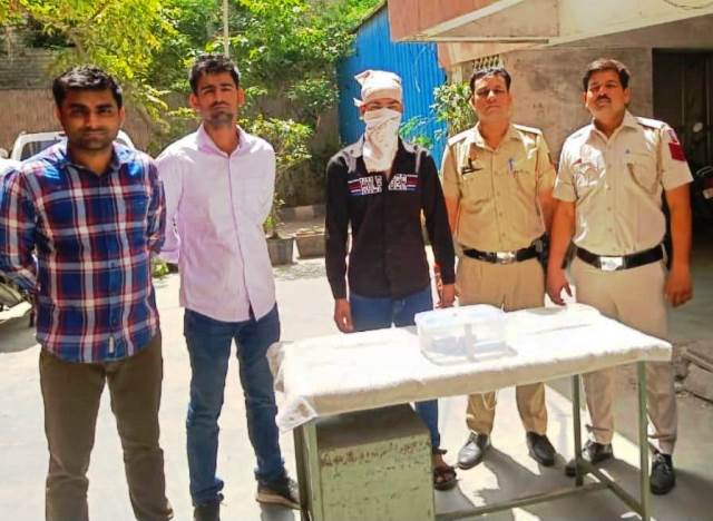 पुलिस गिरफ्त में आरोपित परवीन पुलिस गिरफ्त में आरोपित परवीन