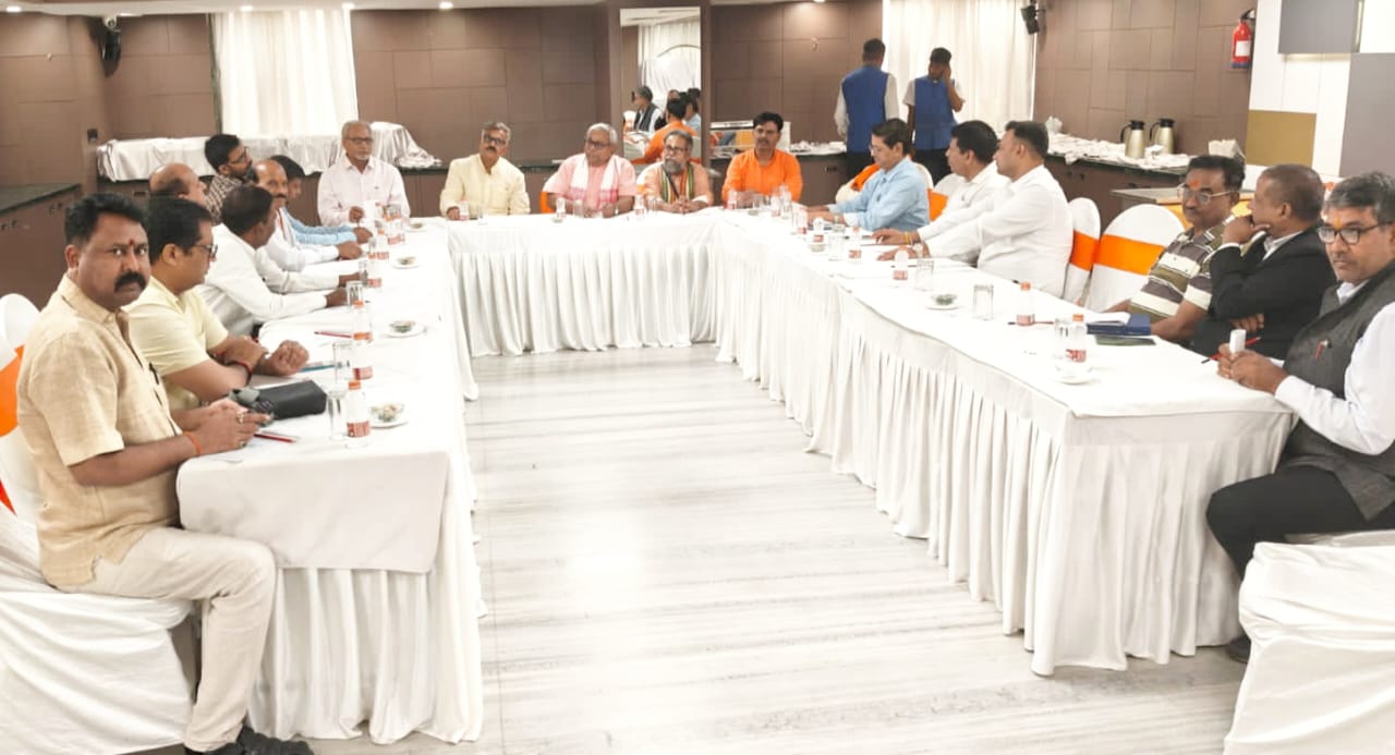 बैठक की तस्वीर