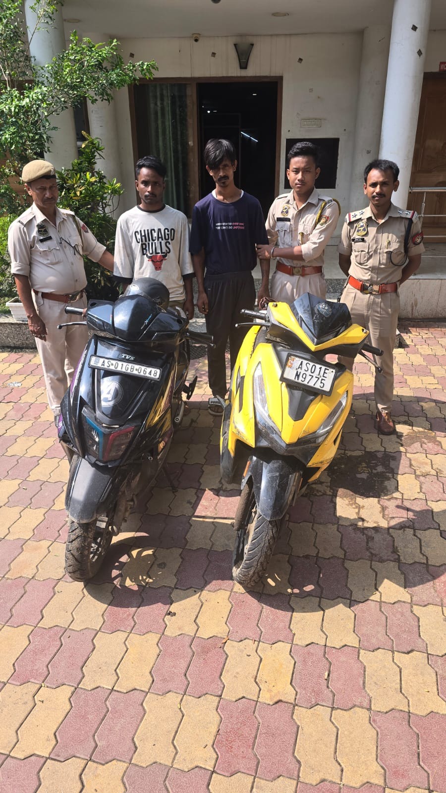 झपटमारी मैं शामिल दो गिरफ्तार झपटमारी मैं शामिल दो गिरफ्तार