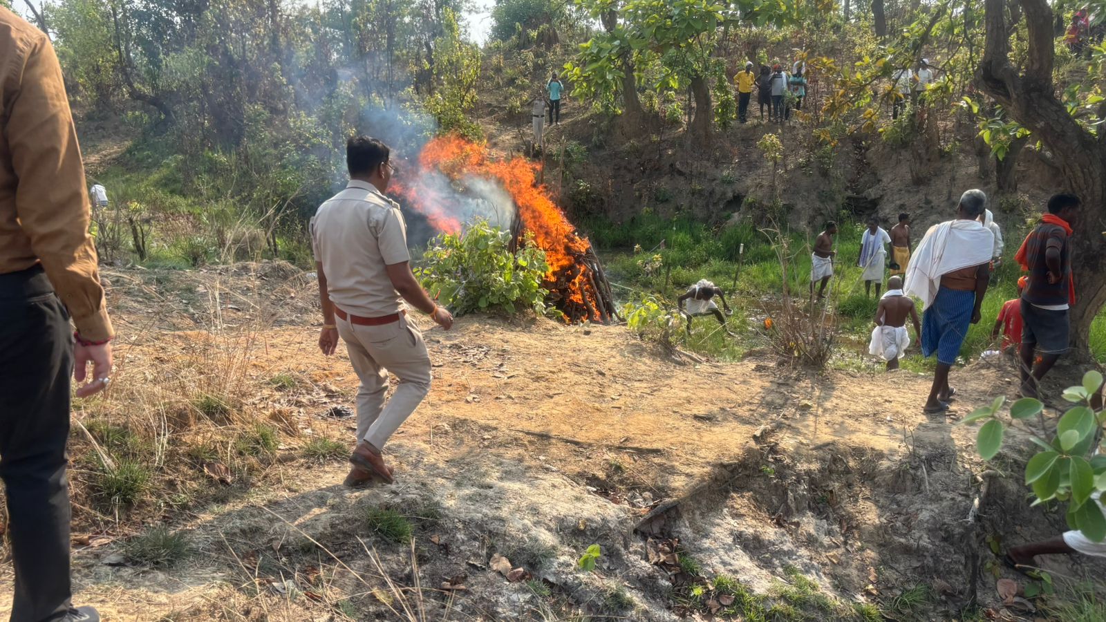किया गया अंतिम संस्कार।