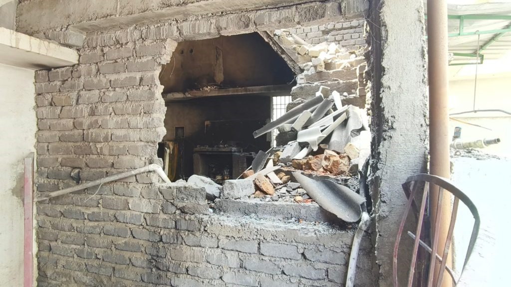 सक्ती : घर में अचानक ब्लास्ट हुआ गैस सिलेंडर, आग बुझाने की कोशिश में 9 लोग झुलसे, 6 की हालत नाजुक सक्ती : घर में अचानक ब्लास्ट हुआ गैस सिलेंडर, आग बुझाने की कोशिश में 9 लोग झुलसे, 6 की हालत नाजुक