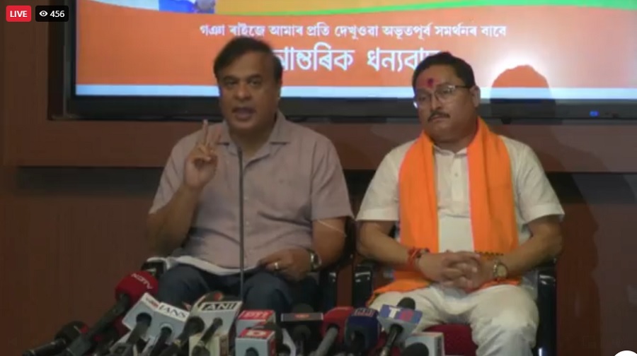गुवाहाटीः प्रदेश भाजपा मुख्यालय में आयोजित संवाददाता सम्मेलन को संबोधित करते मुख्यमंत्री डॉ. हिमंत बिस्व सरमा। साथ में प्रदेश अध्यक्ष दिलीप सैकिया गुवाहाटीः प्रदेश भाजपा मुख्यालय में आयोजित संवाददाता सम्मेलन को संबोधित करते मुख्यमंत्री डॉ. हिमंत बिस्व सरमा। साथ में प्रदेश अध्यक्ष दिलीप सैकिया