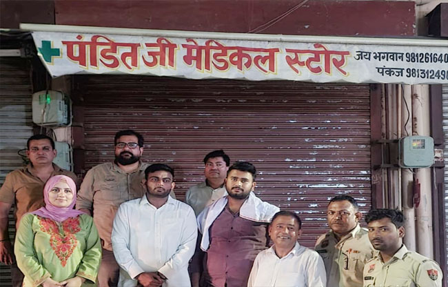 सोनीपत: मेडिकल स्टोर संचालक पिता-पुत्र को पुलिस ने हिरासत में ले लिया सोनीपत: मेडिकल स्टोर संचालक पिता-पुत्र को पुलिस ने हिरासत में ले लिया