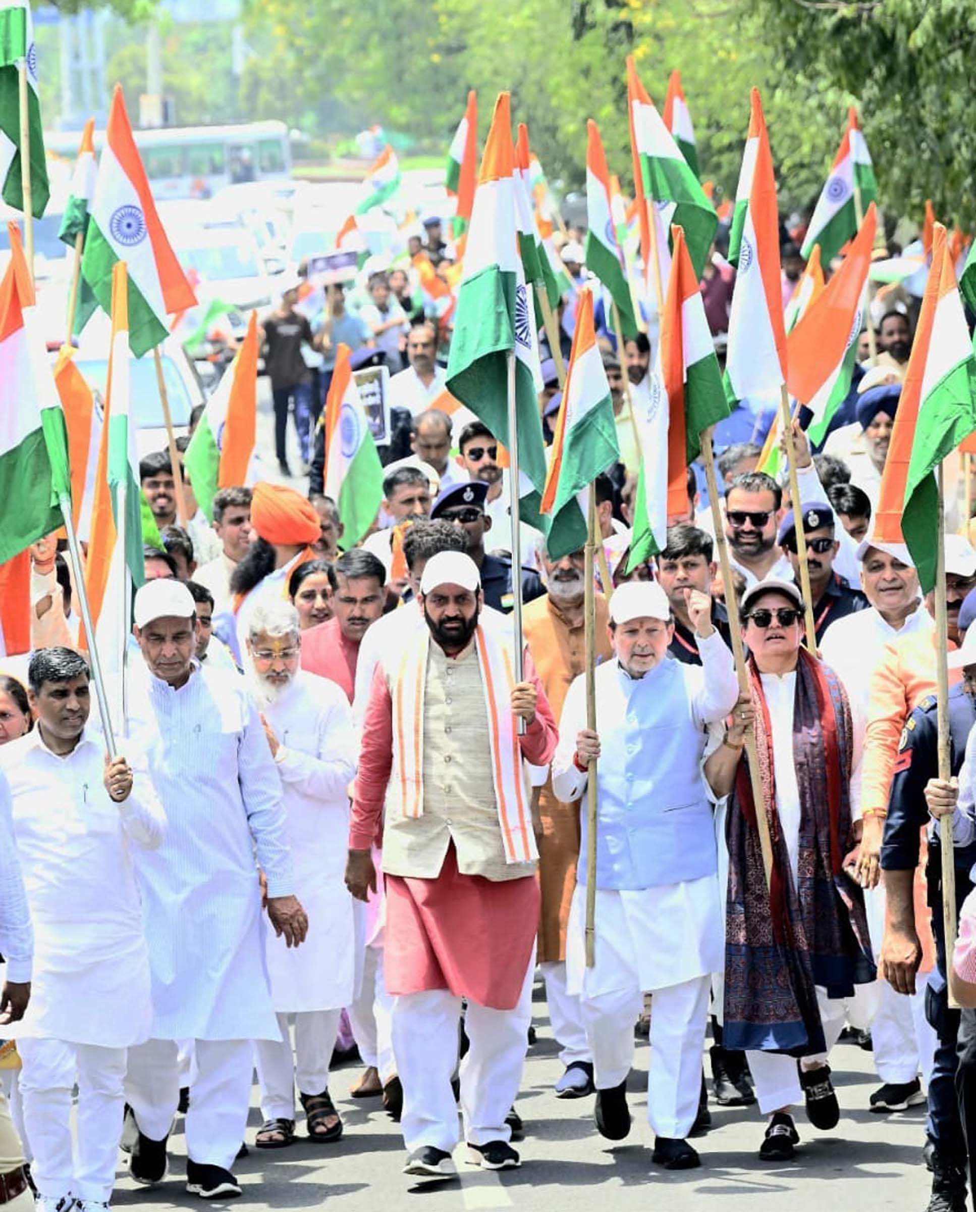 पंचकूला में तिरंगा यात्रा -एक यात्रा देशभक्ति के नाम यात्रा में शामिल सीएम नायब सैनी। पंचकूला में तिरंगा यात्रा -एक यात्रा देशभक्ति के नाम यात्रा में शामिल सीएम नायब सैनी।