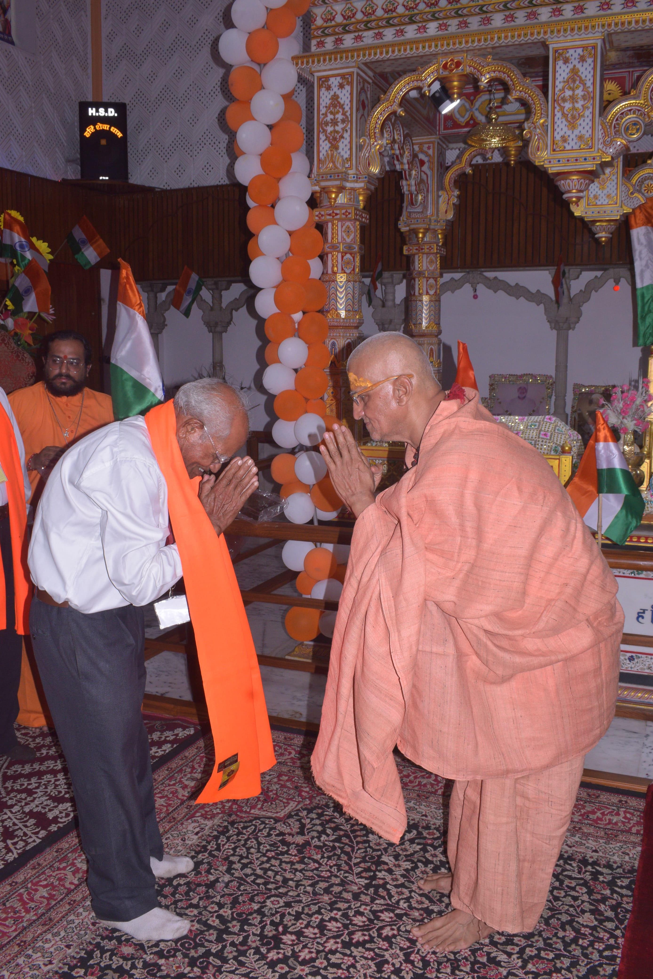हरि शेवा धाम में ऑपरेशन सिंदूर के शहीदों और पहलगाम पीड़ितों को दी गई भावपूर्ण श्रद्धांजलि2 हरि शेवा धाम में ऑपरेशन सिंदूर के शहीदों और पहलगाम पीड़ितों को दी गई भावपूर्ण श्रद्धांजलि2