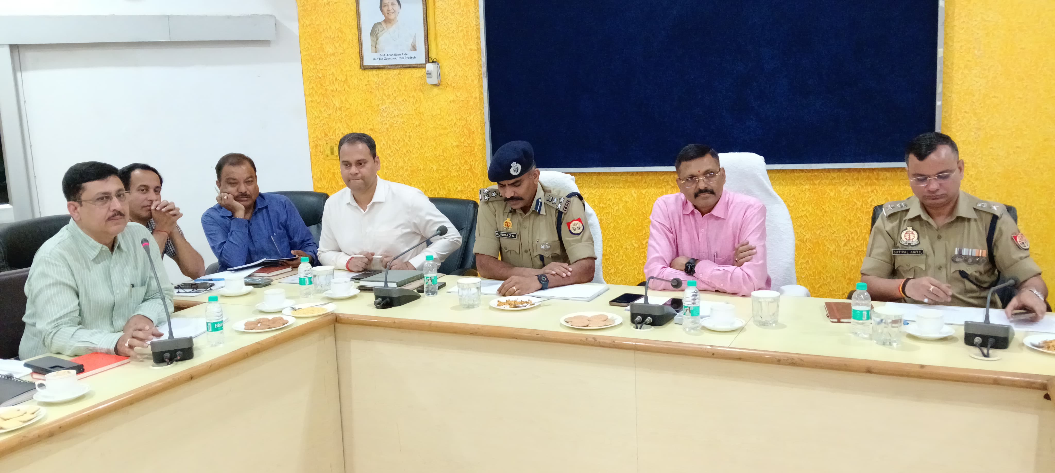 कमिश्नर सभागार में मंडलायुक्त आंजनेय कुमार सिंह की अध्यक्षता में मंडलीय सड़क सुरक्षा समिति की बैठक सम्पन्न कमिश्नर सभागार में मंडलायुक्त आंजनेय कुमार सिंह की अध्यक्षता में मंडलीय सड़क सुरक्षा समिति की बैठक सम्पन्न
