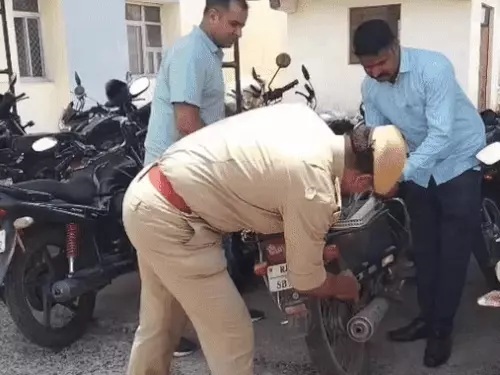 प्रतापगढ़ मिनी सचिवालय को बम से उड़ाने की धमकी प्रतापगढ़ मिनी सचिवालय को बम से उड़ाने की धमकी