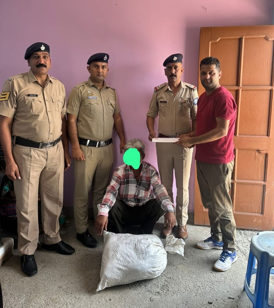 पोंटा साहेब में रिहायशी मकान से 17 किलो भुक्कीबरामद ,1 गिरफ्तार पोंटा साहेब में रिहायशी मकान से 17 किलो भुक्कीबरामद ,1 गिरफ्तार