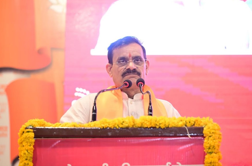 कार्यक्रम को संबोधित करते हुए प्रदेश अध्यक्ष व खजुराहो सांसद विष्णुदत्त शर्मा कार्यक्रम को संबोधित करते हुए प्रदेश अध्यक्ष व खजुराहो सांसद विष्णुदत्त शर्मा