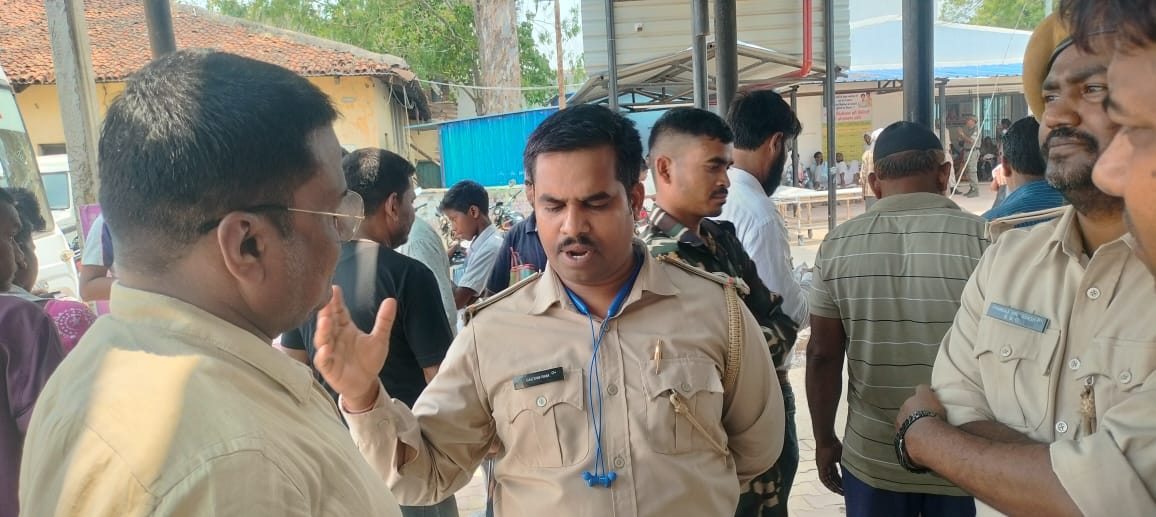 मौजूद लोग मौजूद लोग