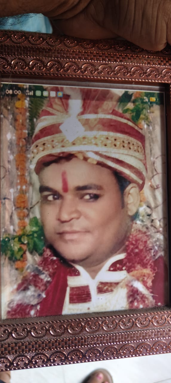पत्नी से परेशान पति फांसी पर झूला, मौत पत्नी से परेशान पति फांसी पर झूला, मौत