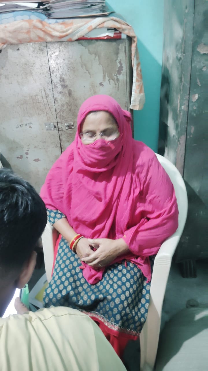 ₹7000 की रिश्वत लेते रंगे हाथ पकड़ी गई प्रभारी मुख्य सेविका मालती यादव बहजोई थाने में। ₹7000 की रिश्वत लेते रंगे हाथ पकड़ी गई प्रभारी मुख्य सेविका मालती यादव बहजोई थाने में।
