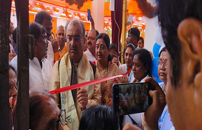 बिहार के मुजफ्फरपुर में मॉडल अस्पताल का उद्धाटन करते स्वास्थ्य मंत्री मंगल पाण्डेय बिहार के मुजफ्फरपुर में मॉडल अस्पताल का उद्धाटन करते स्वास्थ्य मंत्री मंगल पाण्डेय
