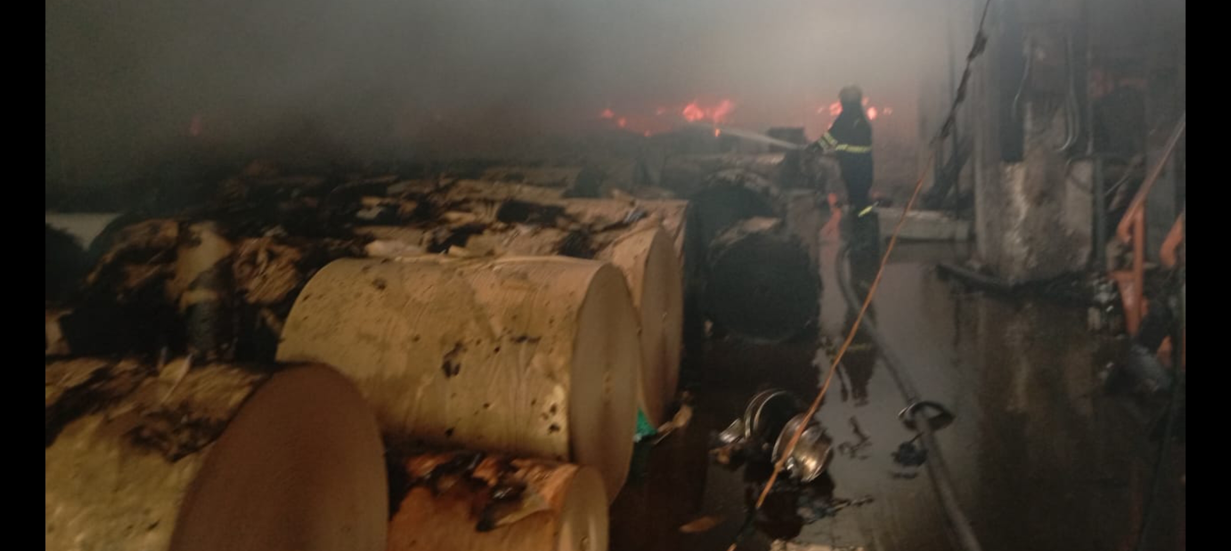 गुरुग्राम के मानेसर में फैक्ट्री में लगी आग गुरुग्राम के मानेसर में फैक्ट्री में लगी आग
