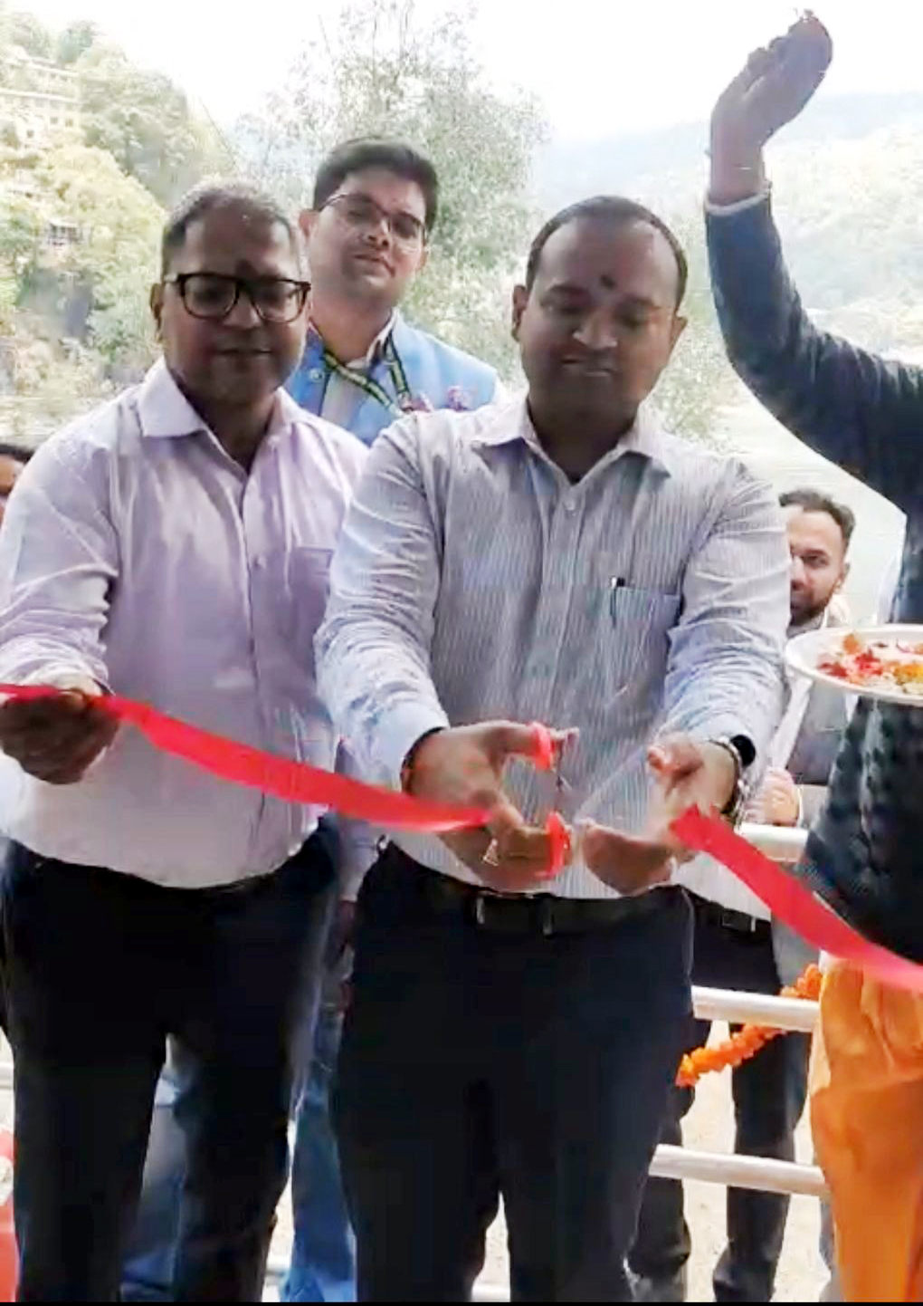 पर्यटक आवास गृह तल्लीताल में लिफ्ट का शुभारंभ करते केएमवीएन के एमडी एवं जीएम। पर्यटक आवास गृह तल्लीताल में लिफ्ट का शुभारंभ करते केएमवीएन के एमडी एवं जीएम।