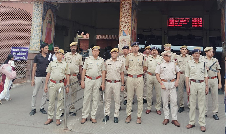 भारत-पाकिस्तान तनाव के मद्देनजर रेलवे स्टेशनों पर चौकस सुरक्षा प्रबंध भारत-पाकिस्तान तनाव के मद्देनजर रेलवे स्टेशनों पर चौकस सुरक्षा प्रबंध