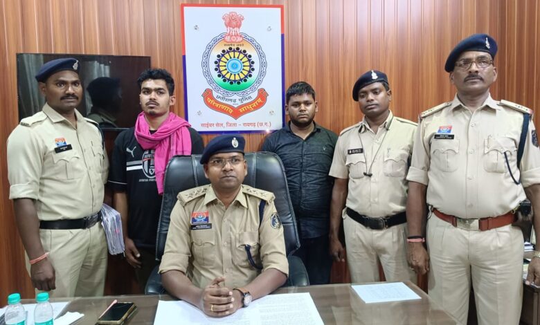 पुलिस के गिरफ्त में आरोपी पुलिस के गिरफ्त में आरोपी